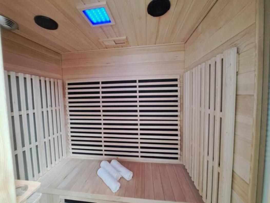 Le Bleriot - Idealement Situe Avec Sauna Calais Exterior foto